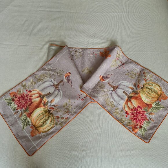 VTG Thanksgiving Large Table Runner with Autumn Leaves, Pumpkins & Bird - Picture 4 of 13